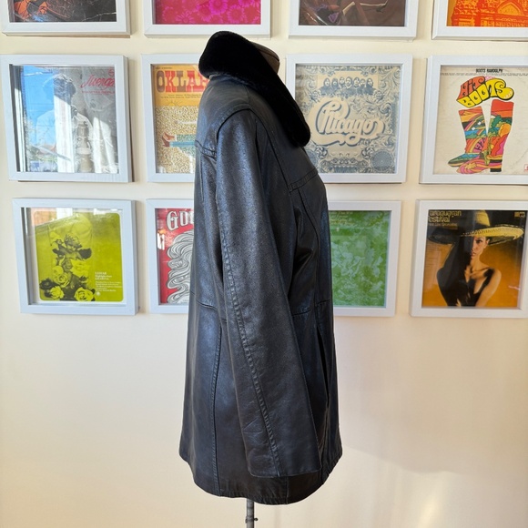 Danier black leather belted coat w/ plush fur collar - Picture 3 of 14